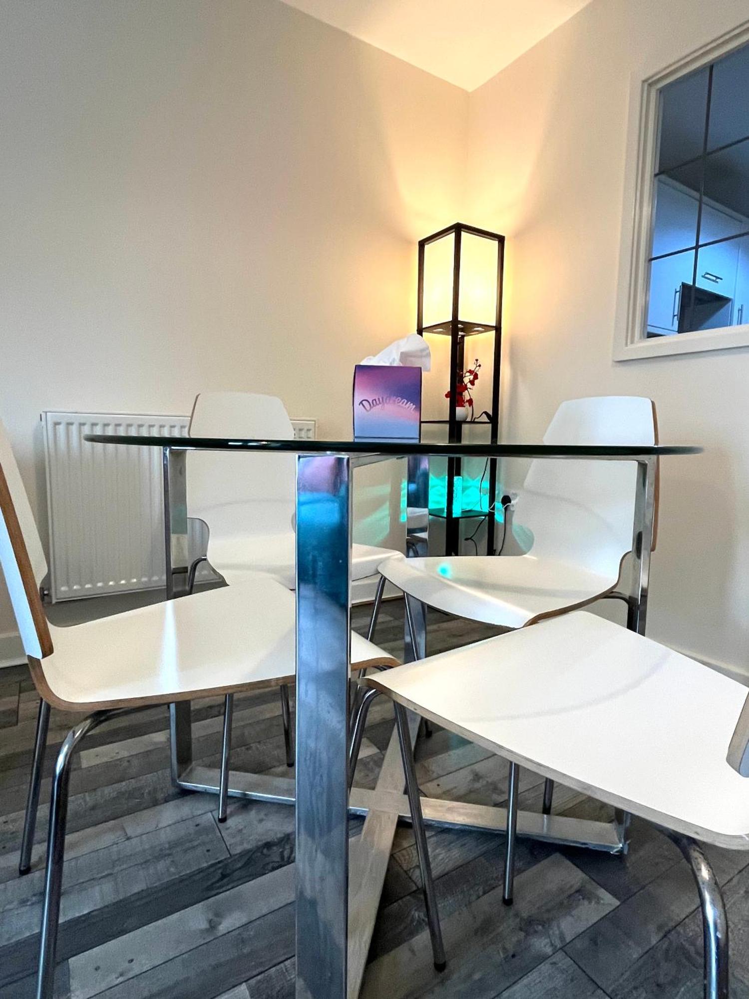 Spacious Two Bedrooms Apartment For Business And Holiday ポーツマス エクステリア 写真